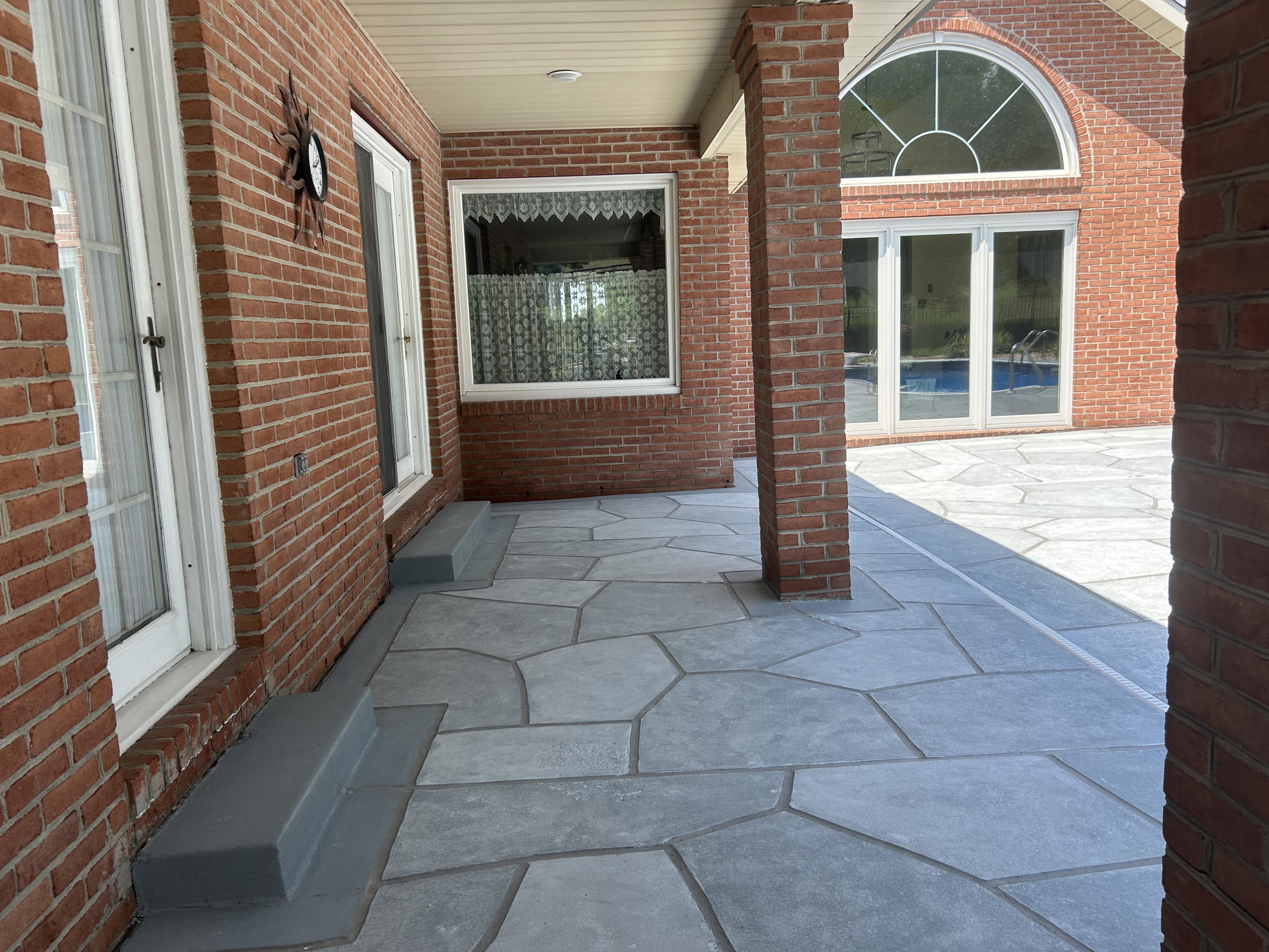 Pool deck resurfaced in Granite Boulder finish with bold granite-style aesthetic