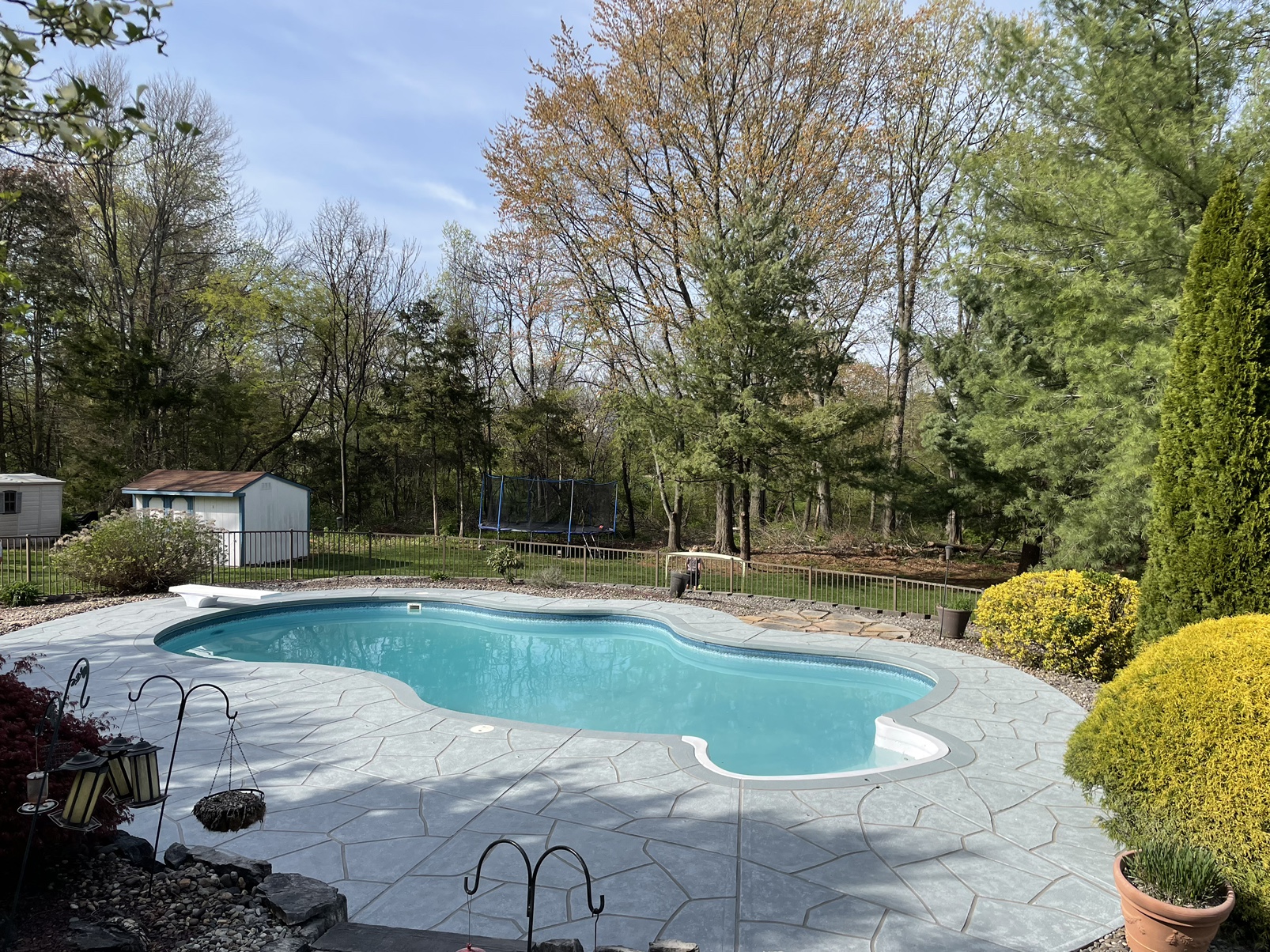 Pool deck resurfaced in Granite Boulder finish with bold granite-style aesthetic