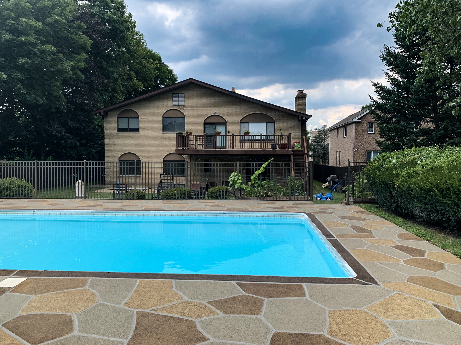 Modern Hurricane Slate pool deck renovation displaying modern slate-like aesthetic